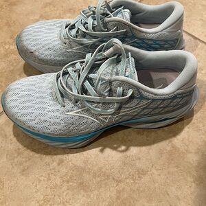 Mizuno Women's Wave Inspire 20 Running Shoe Size 7.0
